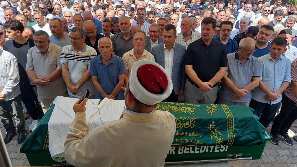 Asansör kazasında hayatını kaybeden Gençağa Koç toprağa verildi