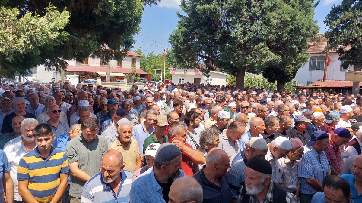 Asansör kazasında hayatını kaybeden Gençağa Koç toprağa verildi