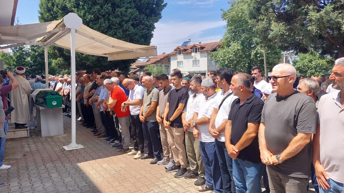 Asansör kazasında hayatını kaybeden Gençağa Koç toprağa verildi