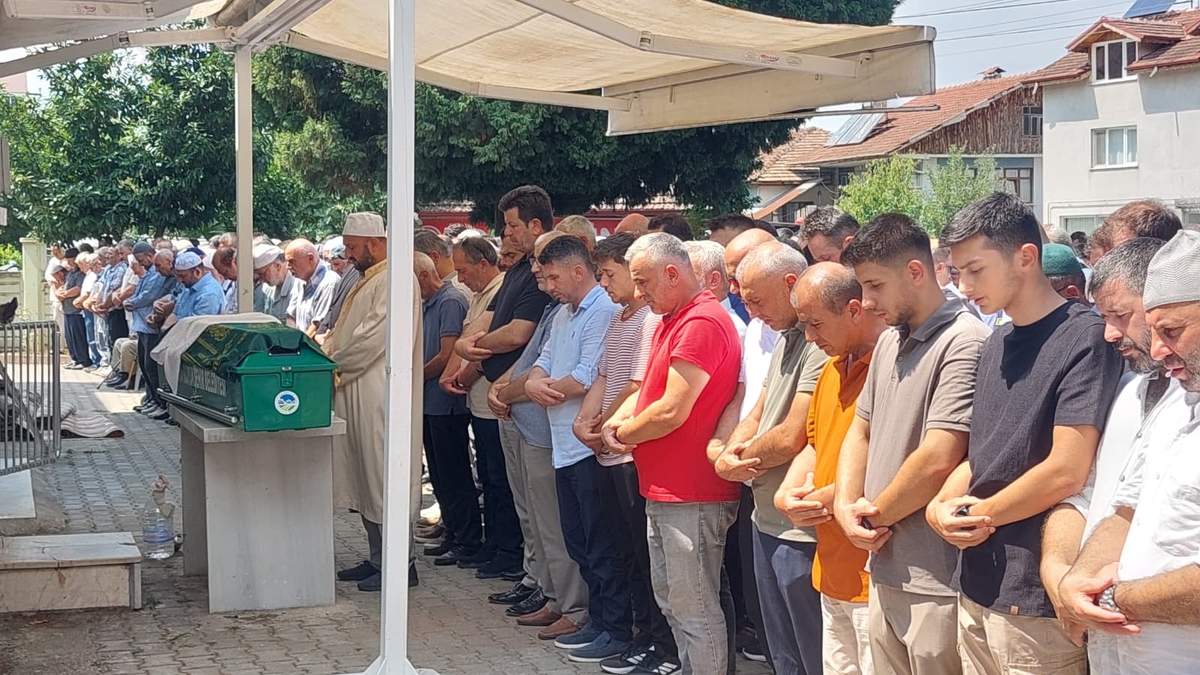 Asansör kazasında hayatını kaybeden Gençağa Koç toprağa verildi