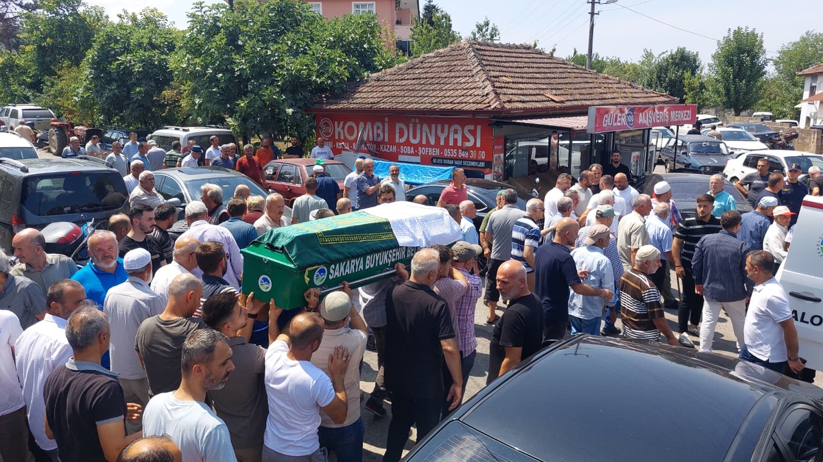 Asansör kazasında hayatını kaybeden Gençağa Koç toprağa verildi