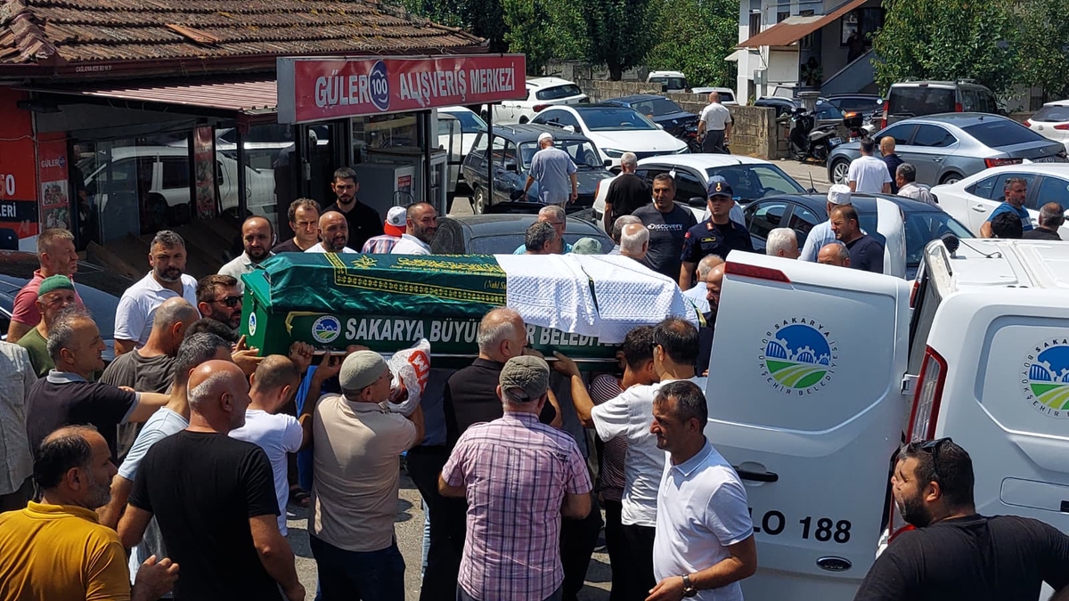 Asansör kazasında hayatını kaybeden Gençağa Koç toprağa verildi