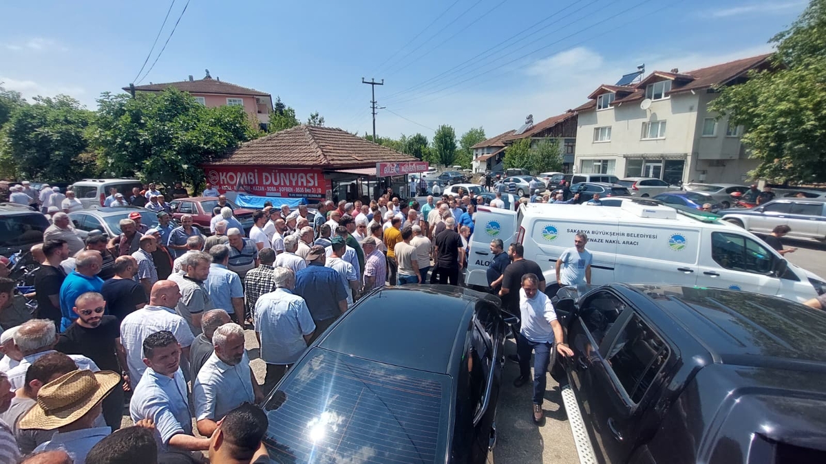 Asansör kazasında hayatını kaybeden Gençağa Koç toprağa verildi