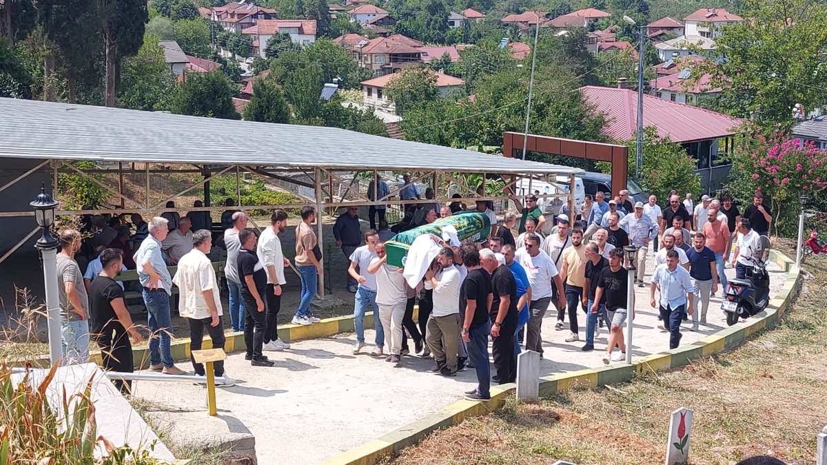 Asansör kazasında hayatını kaybeden Gençağa Koç toprağa verildi