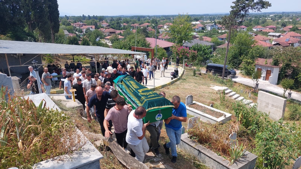 Asansör kazasında hayatını kaybeden Gençağa Koç toprağa verildi