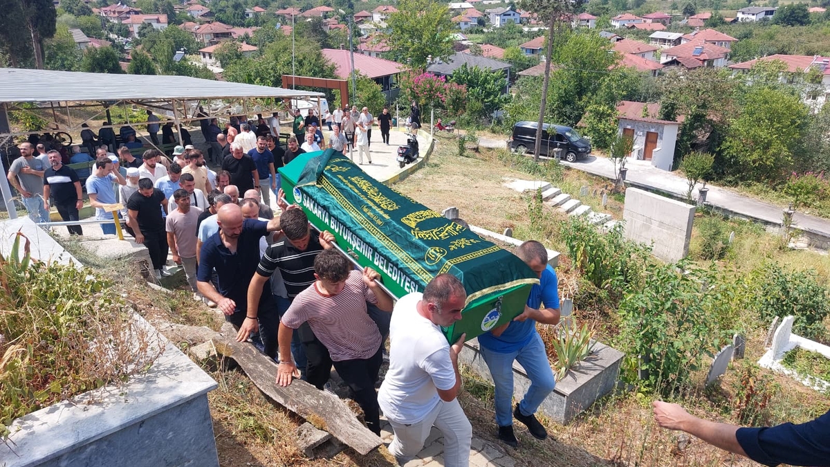 Asansör kazasında hayatını kaybeden Gençağa Koç toprağa verildi