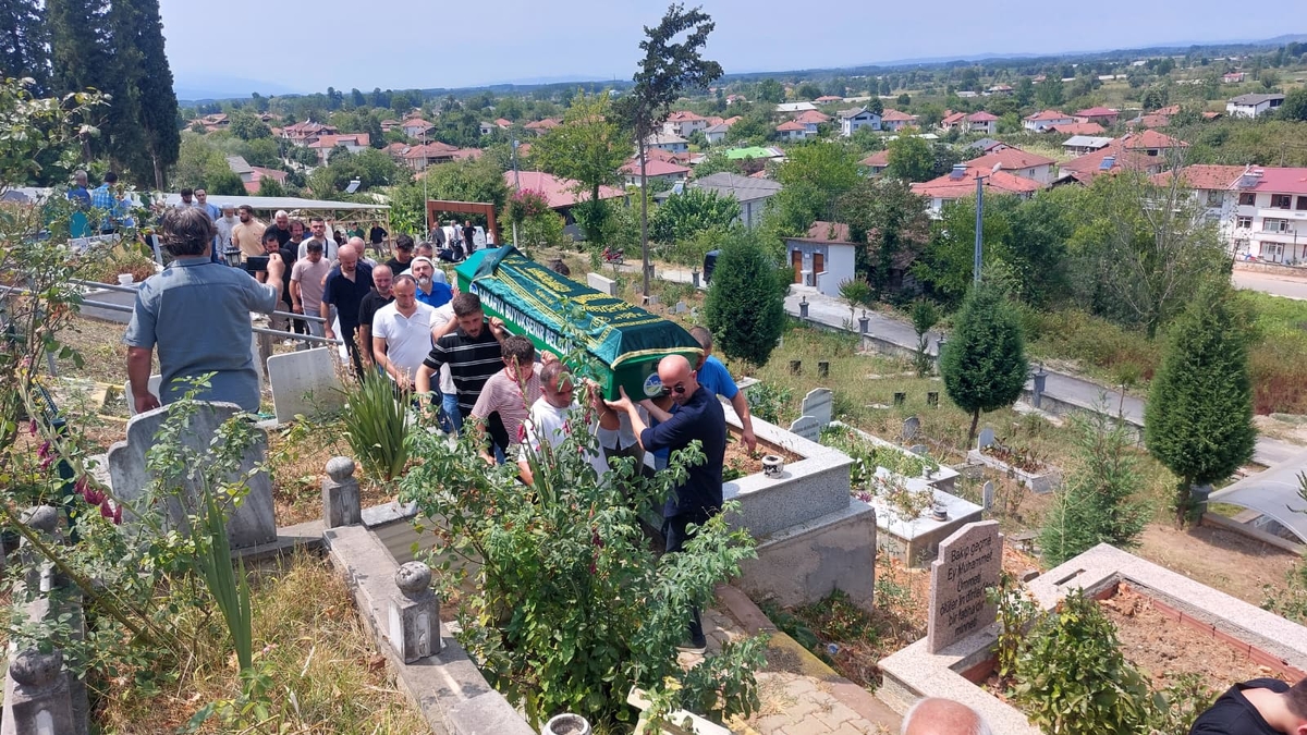 Asansör kazasında hayatını kaybeden Gençağa Koç toprağa verildi