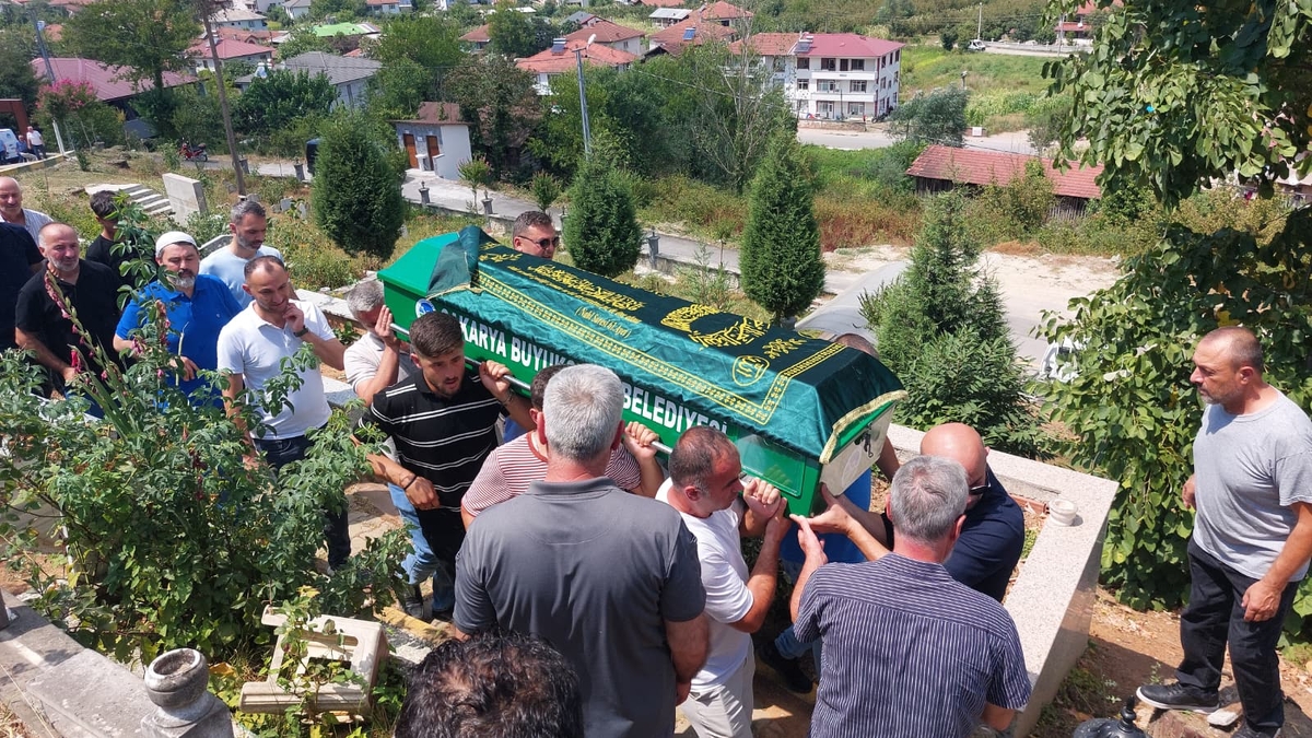 Asansör kazasında hayatını kaybeden Gençağa Koç toprağa verildi