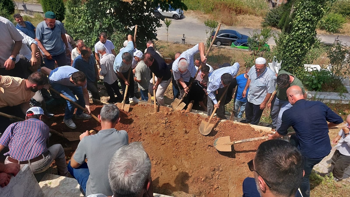 Asansör kazasında hayatını kaybeden Gençağa Koç toprağa verildi