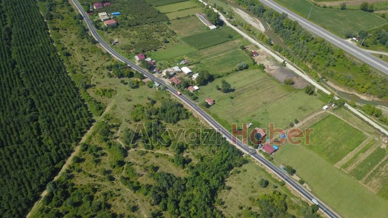 ASFALT SERİLEN YOLLARA ŞERİT ÇİZGİLERİ ÇEKİLİYOR