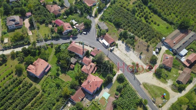 ASFALT SERİLEN YOLLARA ŞERİT ÇİZGİLERİ ÇEKİLİYOR