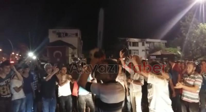 Askeri Darbeye Tepki Yürüyüşü İlginç Görüntülere Sahne Oldu