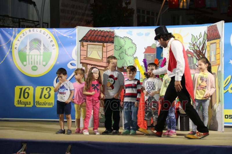 ATEŞ VE SİHİRBAZ GÖSTERİLERİ İLE ÇOCUKLAR DOYASIYA EĞLENDİ