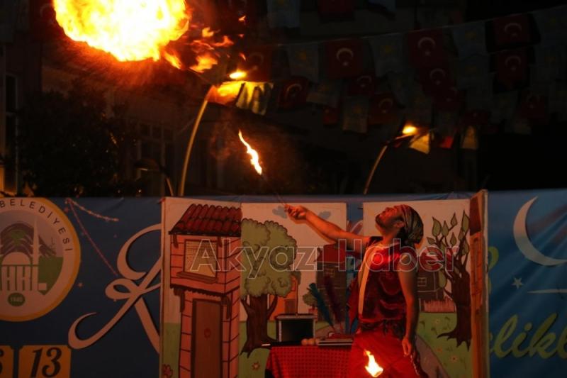 ATEŞ VE SİHİRBAZ GÖSTERİLERİ İLE ÇOCUKLAR DOYASIYA EĞLENDİ