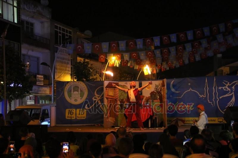 ATEŞ VE SİHİRBAZ GÖSTERİLERİ İLE ÇOCUKLAR DOYASIYA EĞLENDİ