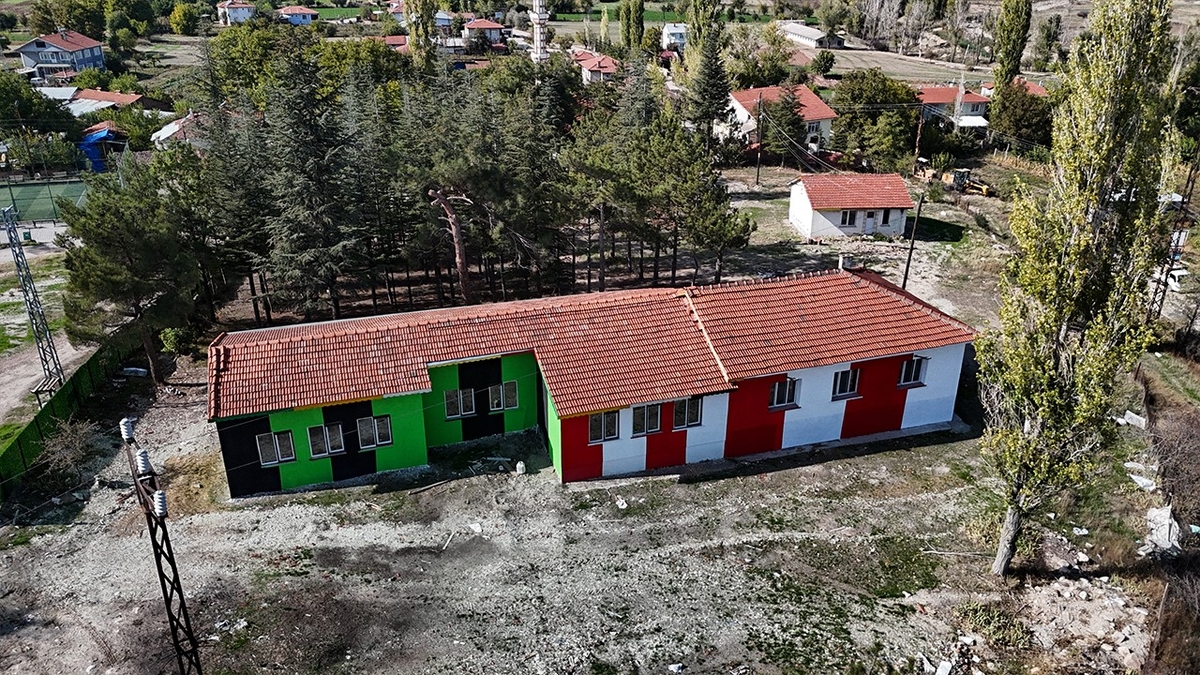 Atıl haldeki okulu, gençlik merkezine çevirdiler