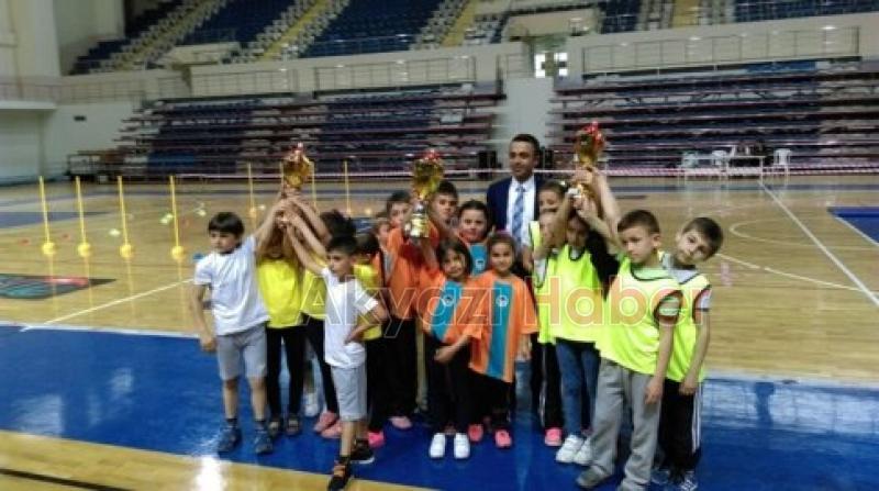 Atletizm Oyunları Şampiyonu Mehmet Akif Ersoy İlkokulu