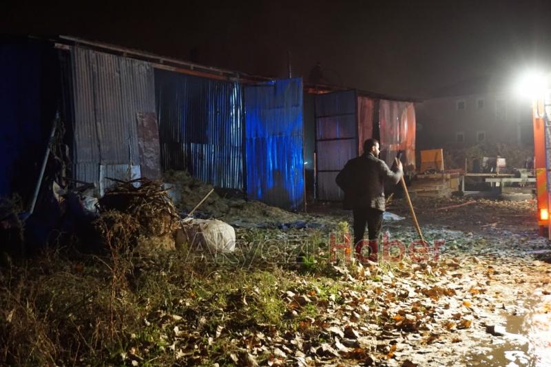  ATÖLYE VE SAMANLIK YANGINI KORKUTTU