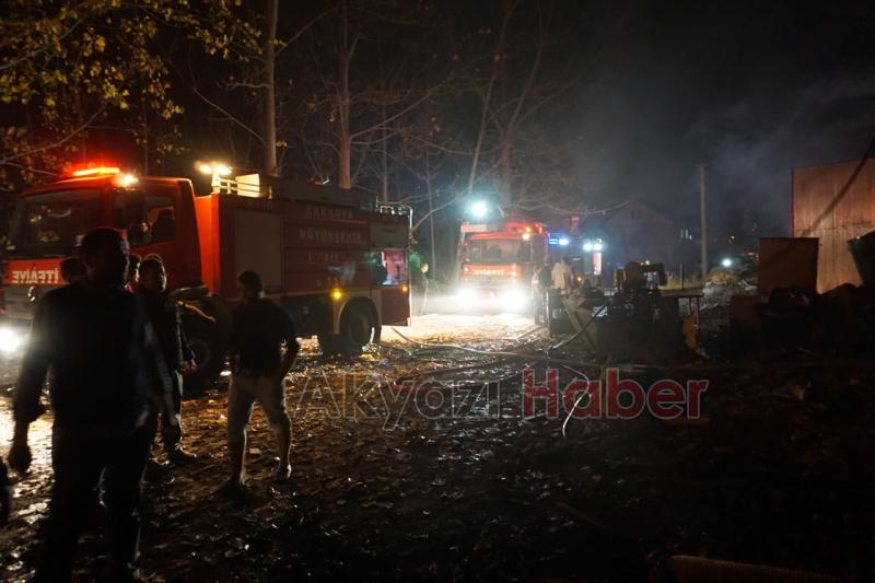  ATÖLYE VE SAMANLIK YANGINI KORKUTTU