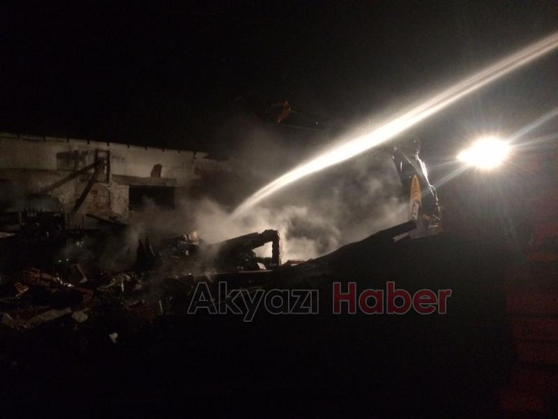 Atölye Yangını Sabaha Karşı Söndürüldü