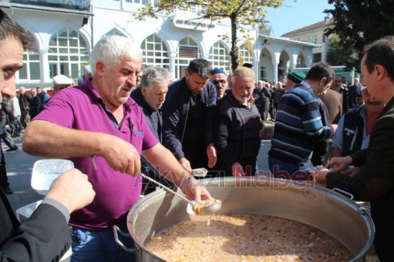 ATSO Vatandaşlara Aşure Dağıttı