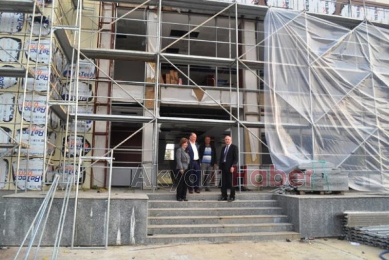 ATSO’NUN GİRİŞİMLERİ SONUCU YAPIMINA BAŞLANAN SGK AKYAZI HİZMET BİNASINDA SONA YAKLAŞILDI