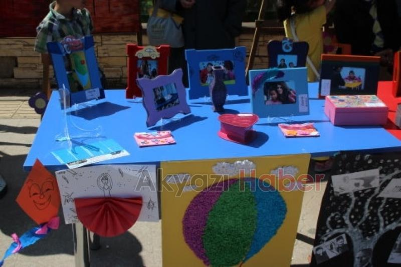 Ay Parçam Özel Rehabilitasyon Öğrencileri Resim Sergisi Düzenledi