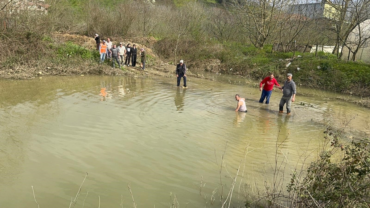 Ayağı kayan çocuk düştüğü gölette boğuldu