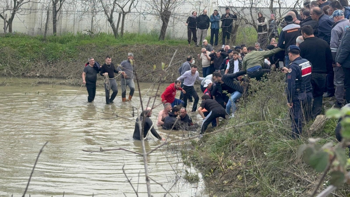 Ayağı kayan çocuk düştüğü gölette boğuldu