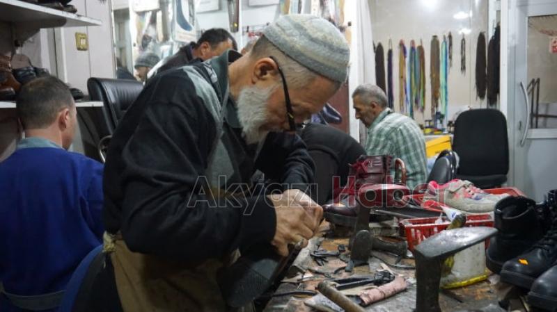 Ayakkabıcı Müdür Yarım asırdır ayakkabı yapıyor
