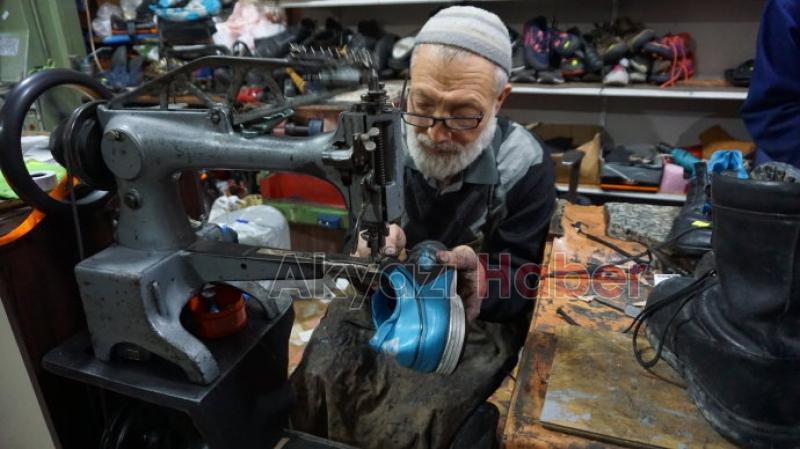 Ayakkabıcı Müdür Yarım asırdır ayakkabı yapıyor
