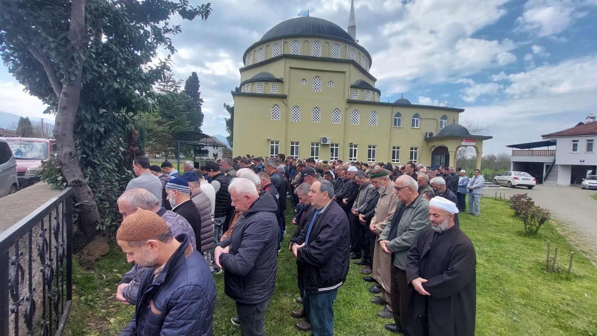 Ayşe Yazıcı Defnedildi