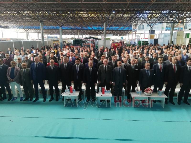 AZO Başkanı Bayraktar Fuarda Protokole Çiftçileri Alkışlattı