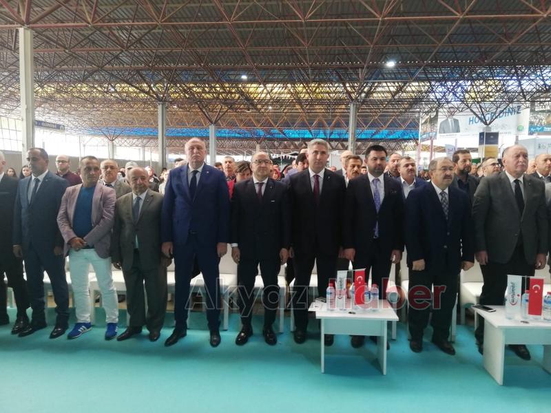 AZO Başkanı Bayraktar Fuarda Protokole Çiftçileri Alkışlattı