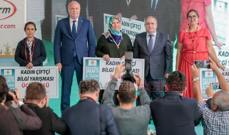 AZO Başkanı Bayraktar Fuarda Protokole Çiftçileri Alkışlattı