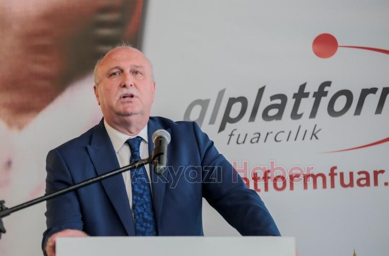 AZO Başkanı Bayraktar Fuarda Protokole Çiftçileri Alkışlattı