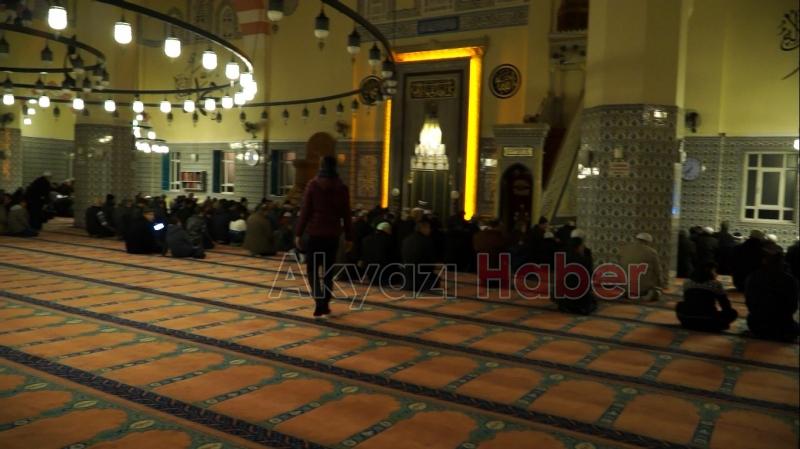 Baba Oğul Aynı Safta Namaz Kıldı