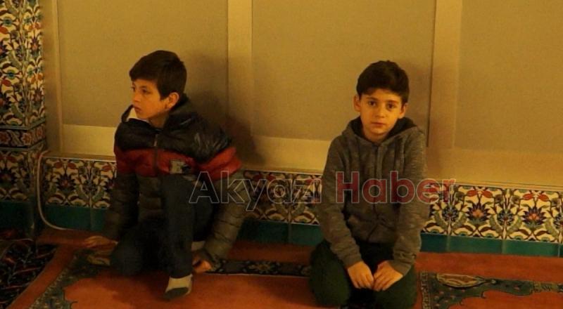 Baba Oğul Aynı Safta Namaz Kıldı