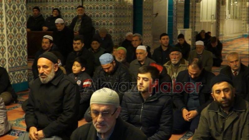 Baba Oğul Aynı Safta Namaz Kıldı