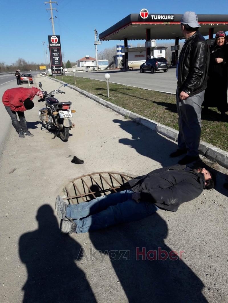 Baba Oğul Motosikletten Düşerek Yaralandılar