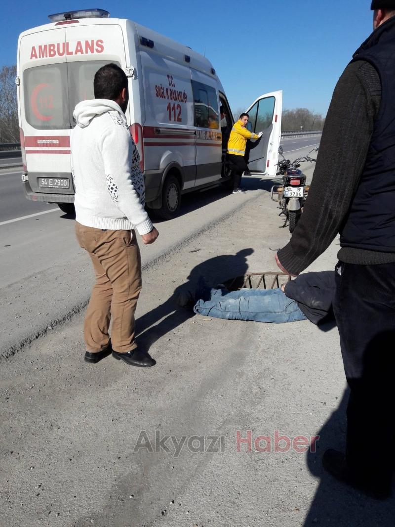 Baba Oğul Motosikletten Düşerek Yaralandılar