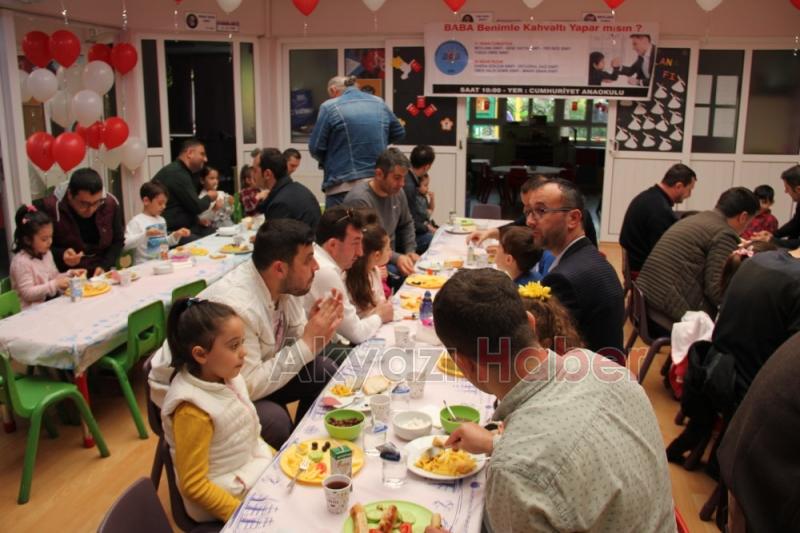 Babalar Çocuklarıyla Kahvaltıda Bir Araya Geldi