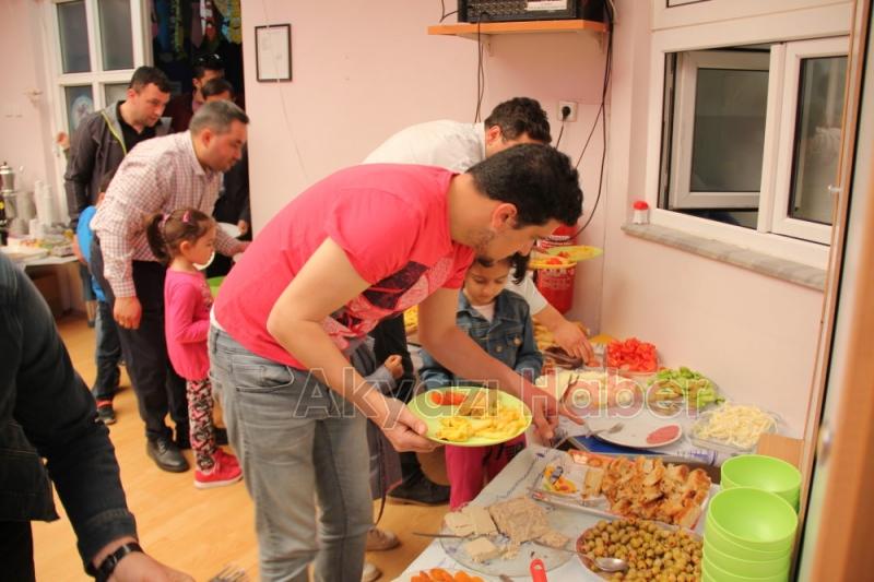 Babalar Çocuklarıyla Kahvaltıda Bir Araya Geldi