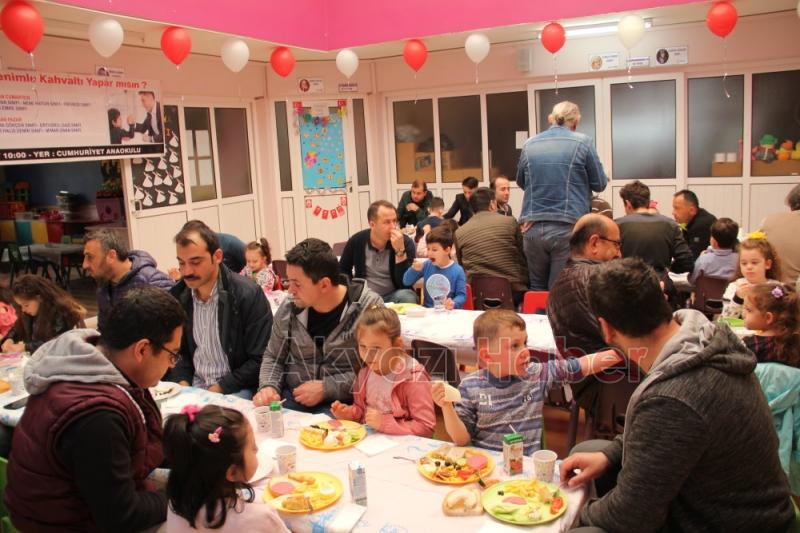 Babalar Çocuklarıyla Kahvaltıda Bir Araya Geldi