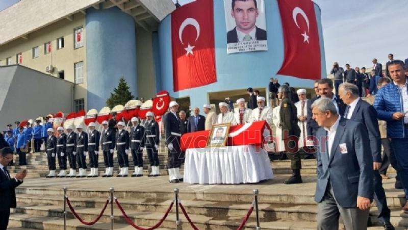 Babanın en zor görevi! Şehit oğlunun cenaze namazını kıldırdı 