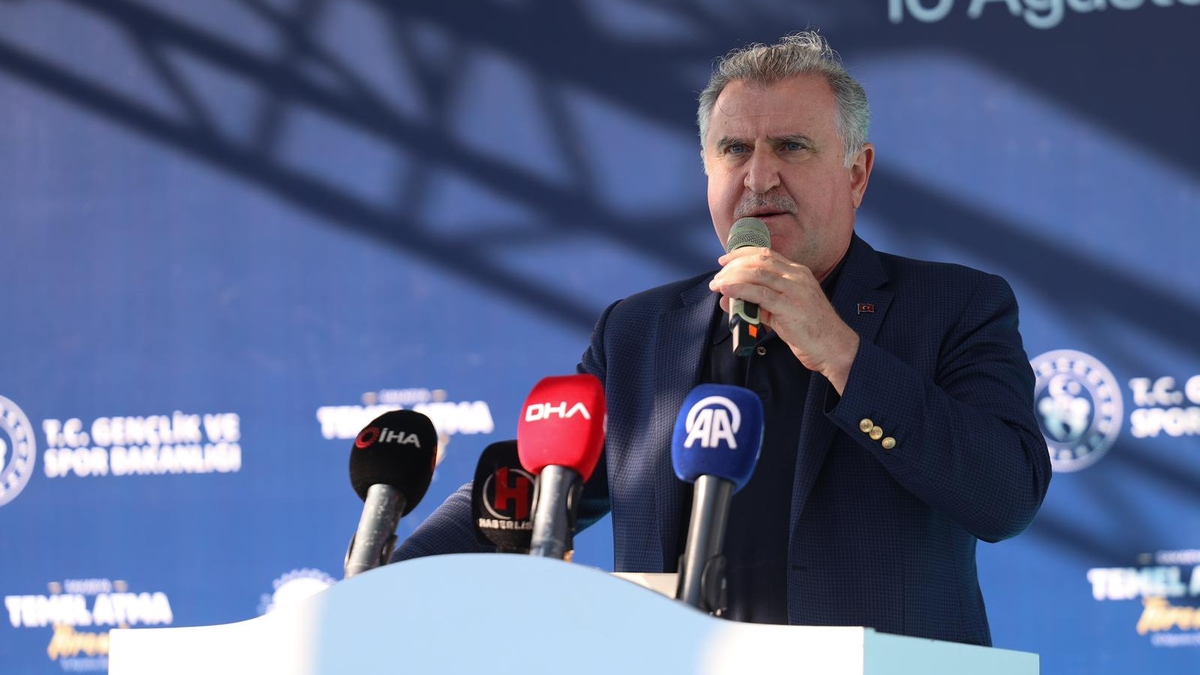 Bakan Bak Sakarya'da; Şehrin en büyük spor yatırımları hayata geçiyor