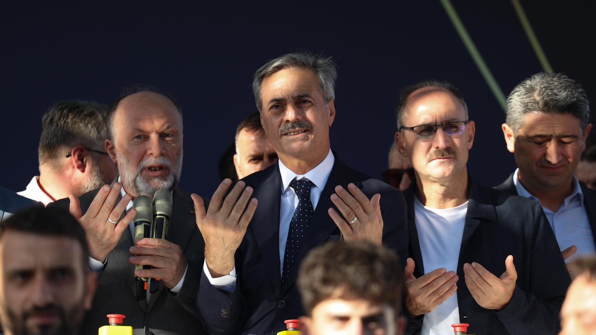 Bakan Bak Sakarya'da; Şehrin en büyük spor yatırımları hayata geçiyor