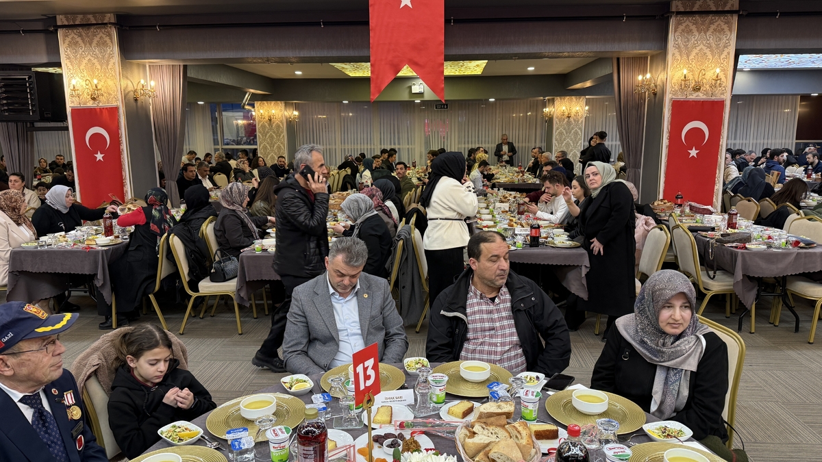 Bakan Gürlek Sakarya'da şehit aileleri ve gaziler ile buluştu