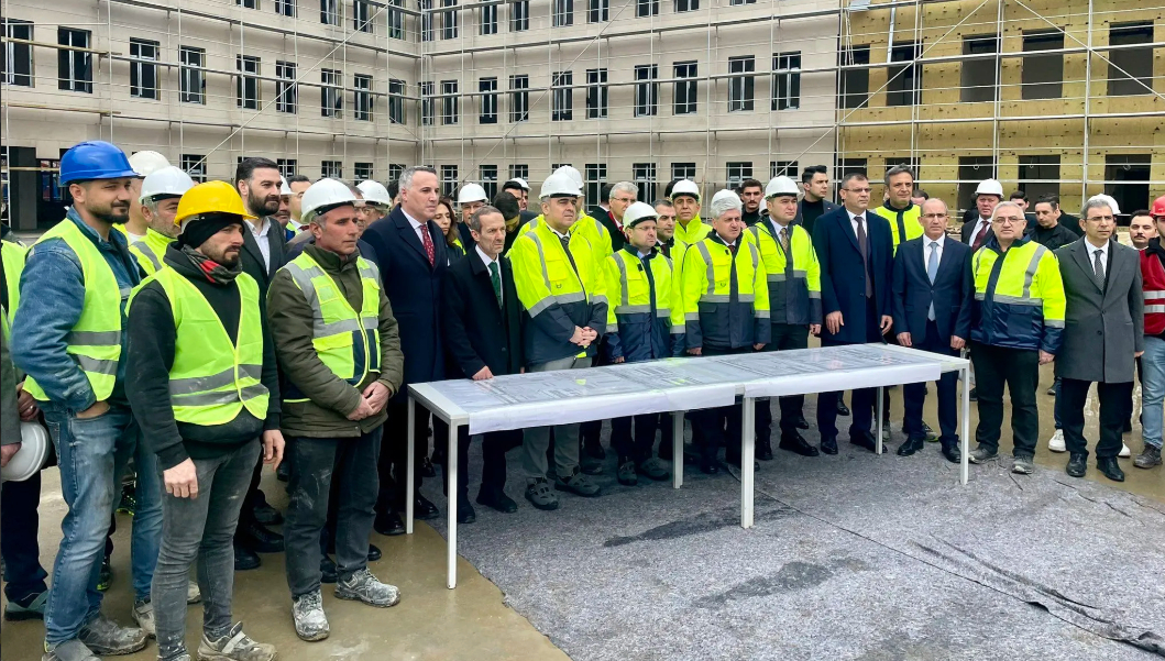 Bakan Gürlek yeni Sakarya Adliyesi inşaatını inceledi