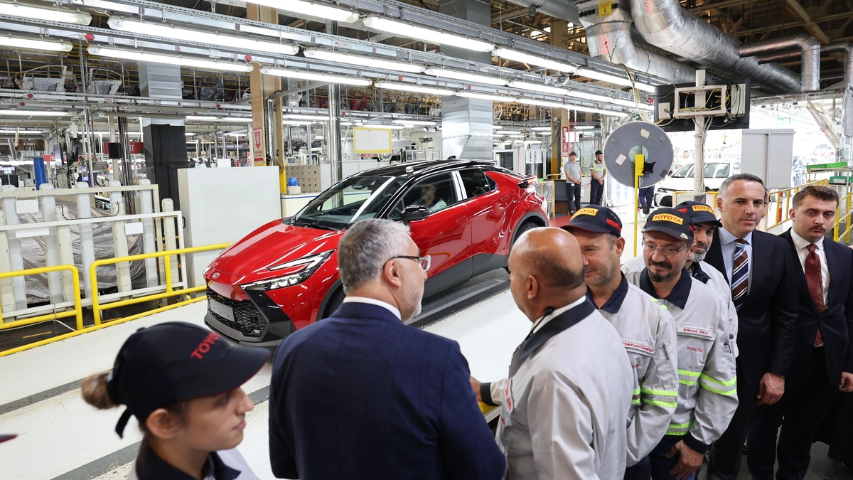 Bakan Işıkhan Toyota'yı ziyaret etti
